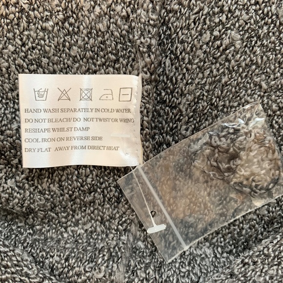 Poncho Jacket - Picture 5 of 7